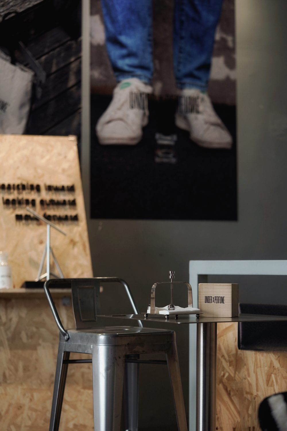 UNDER x PERFUME store environment detail